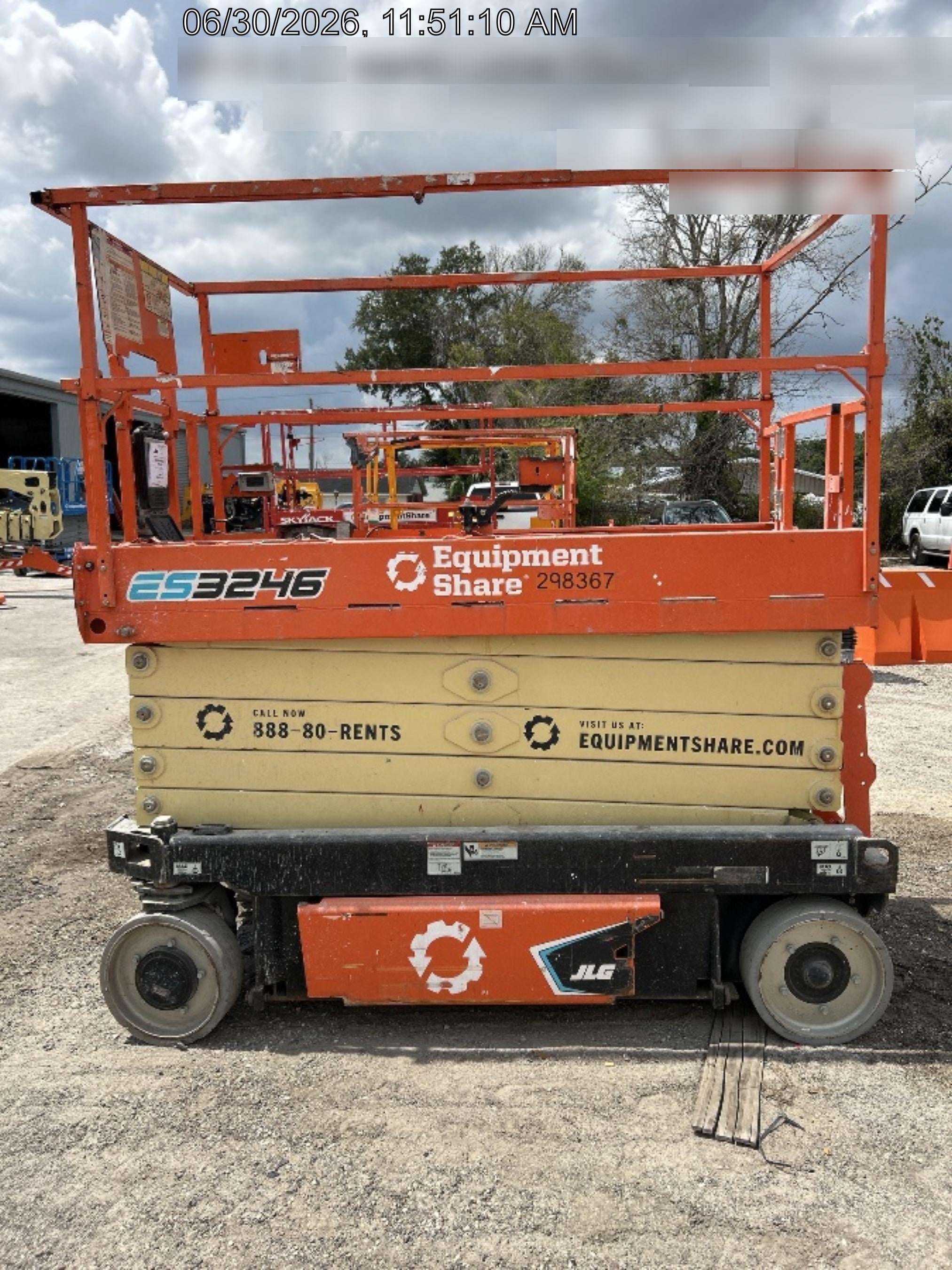 2023 JLG ES3246