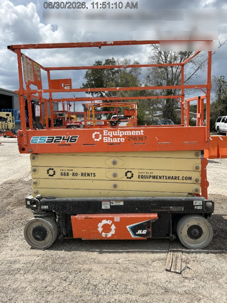2023 JLG ES3246