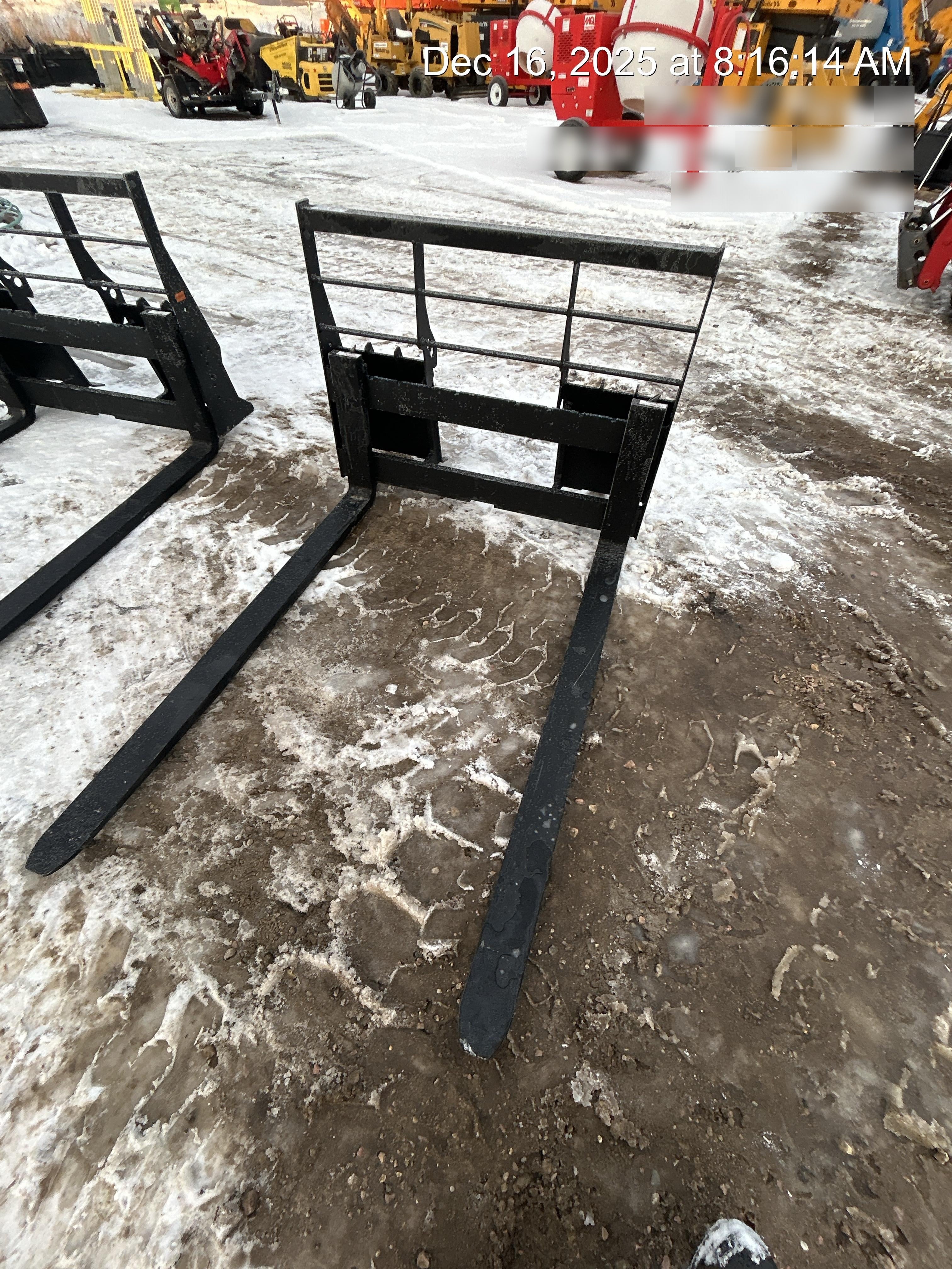 2025 ARROW MATERIAL HANDLING 72" Pallet Forks - Arrow