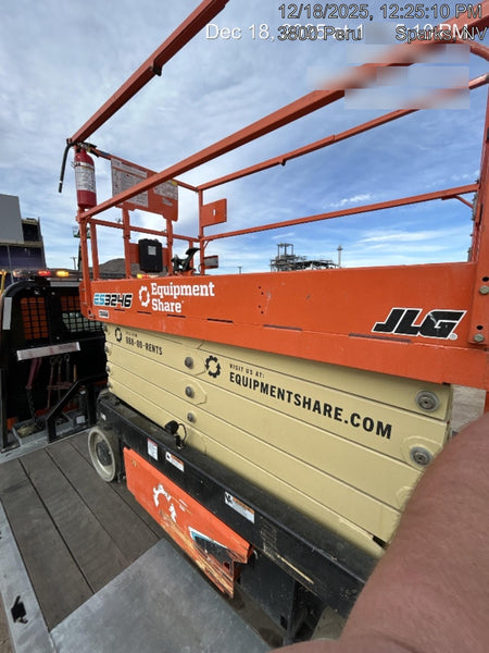 2022 JLG ES3246