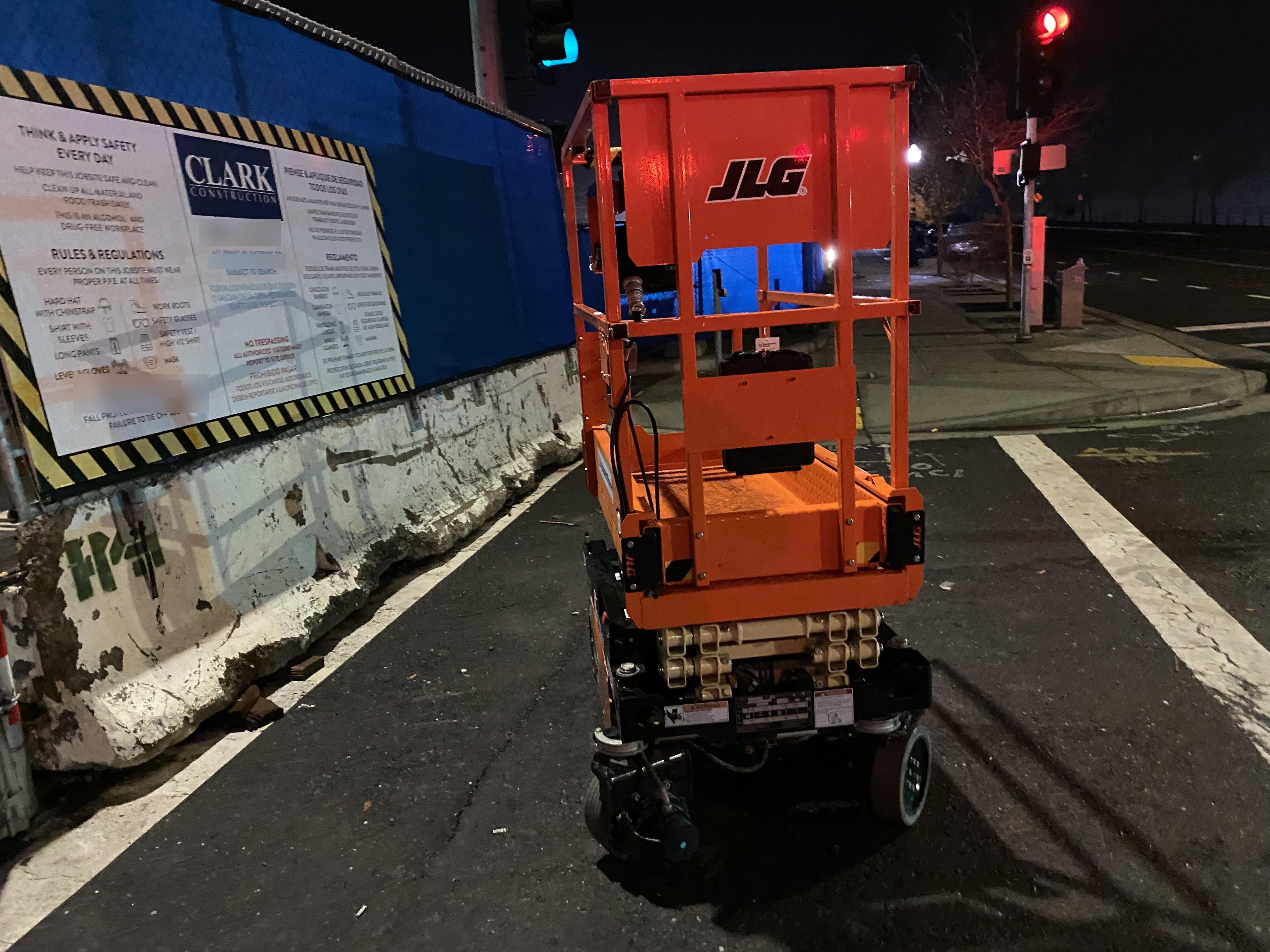 2021 JLG ES1330L