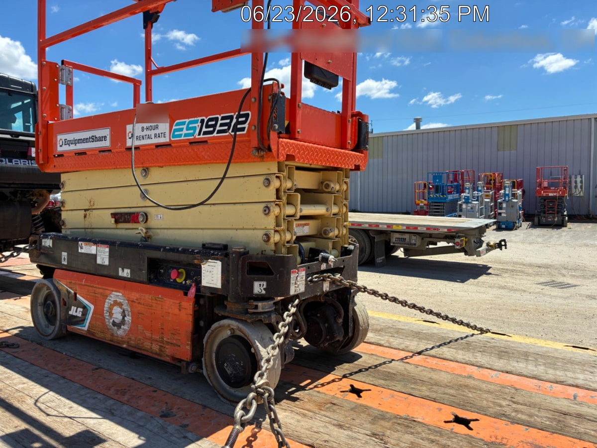 2021 JLG ES1932