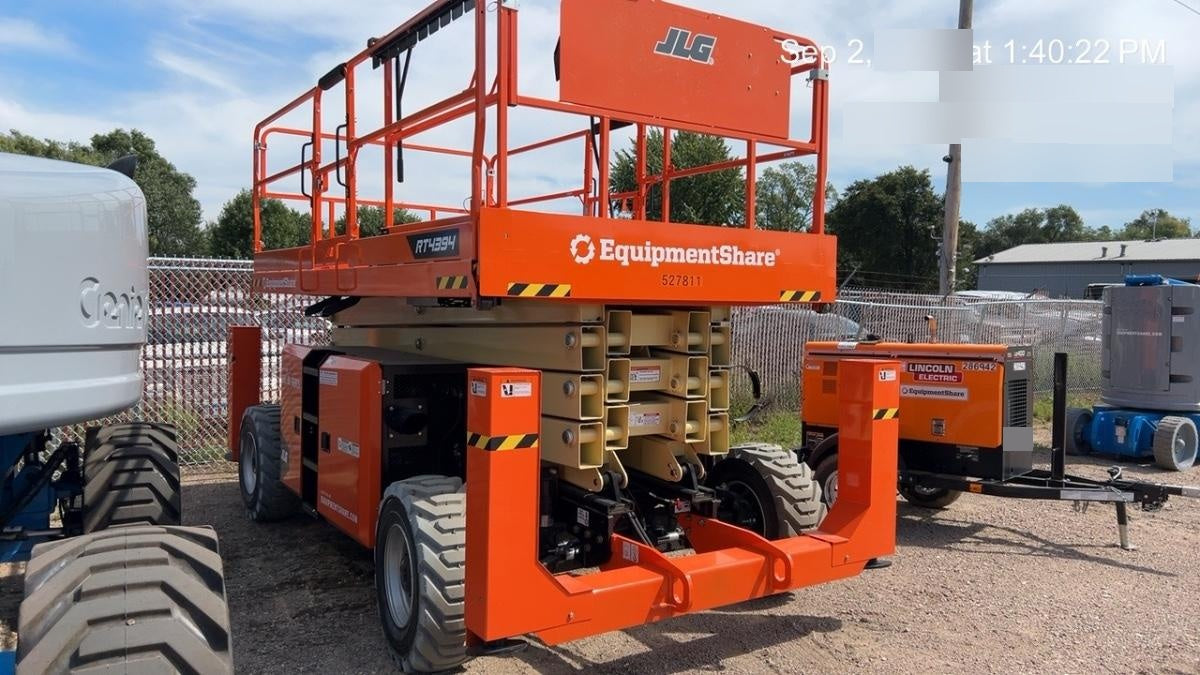 2025 JLG RT4394