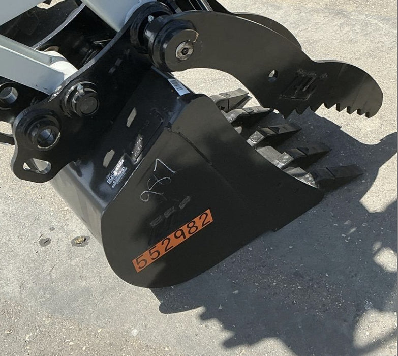 2025 TAKEUCHI 24" Bucket Takeuchi