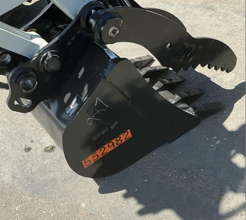 2025 TAKEUCHI 24" Bucket Takeuchi