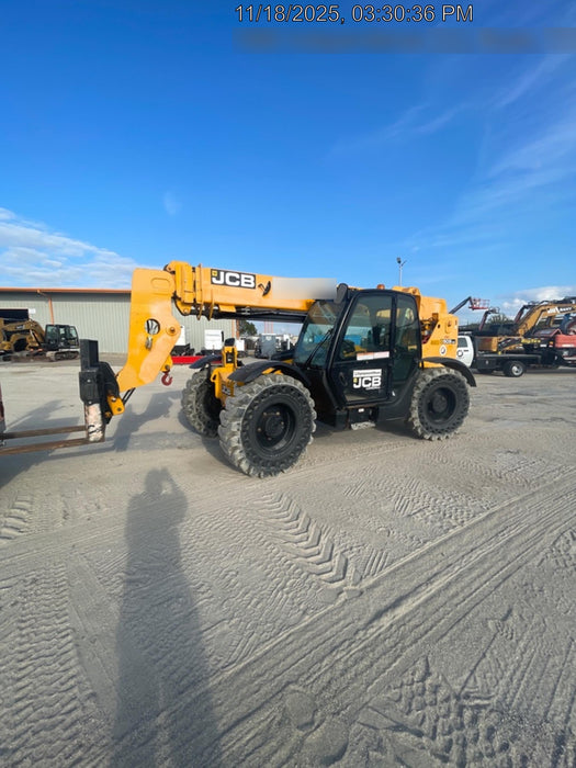 2019 JCB 509-42 Cab/Heat/Air, 74 HP, Solid Tires, STD Worklight, Beacon, Aux Hydraulics, Lifting Eye, Back up Alarm w/66" Carriage/60" Forks