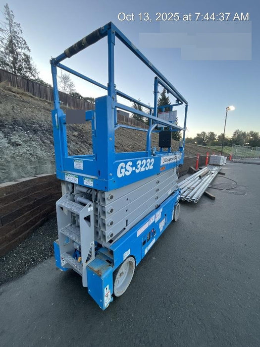 2020 Genie GS-3232 Standard, Folding half height swing gate, 800W Inverter