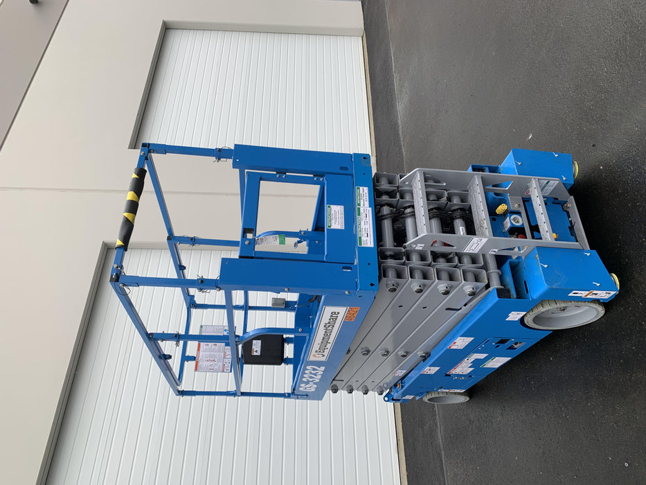 2019 Genie GS-3232 Folding rails with half height swing gate, 800 Amp Inverter