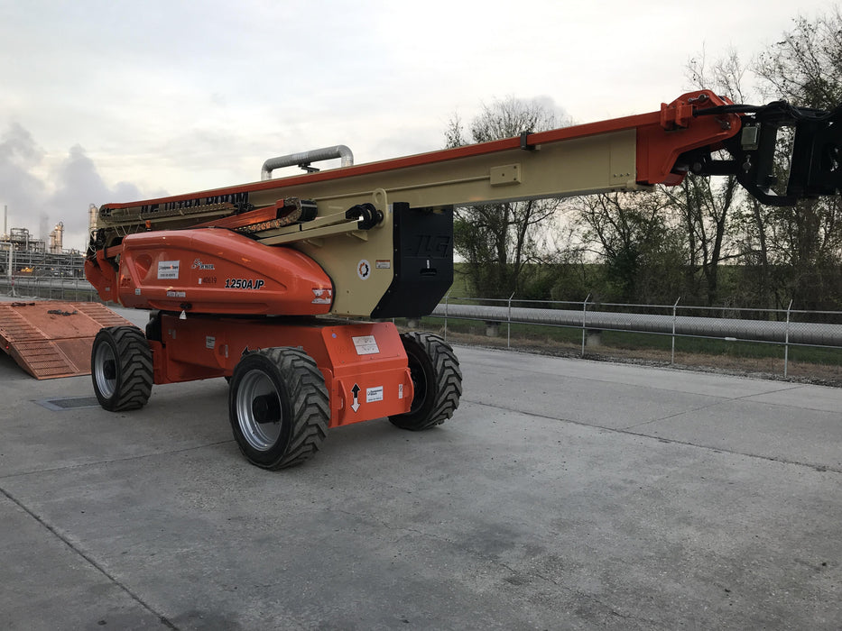 2019 JLG 1250AJP