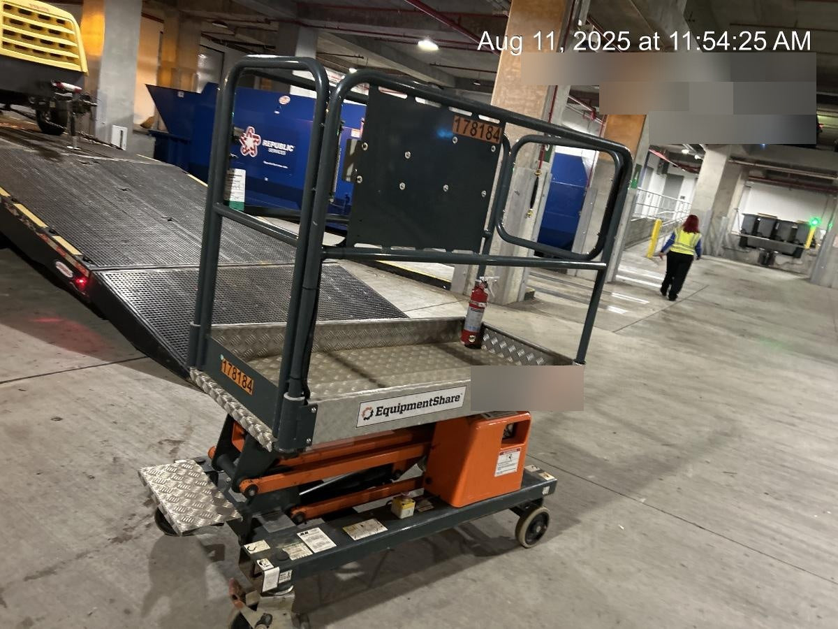 2021 JLG 1030P