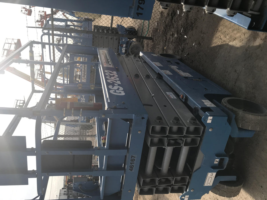 2019 Genie GS-2632 Folding rails with half height swing gate