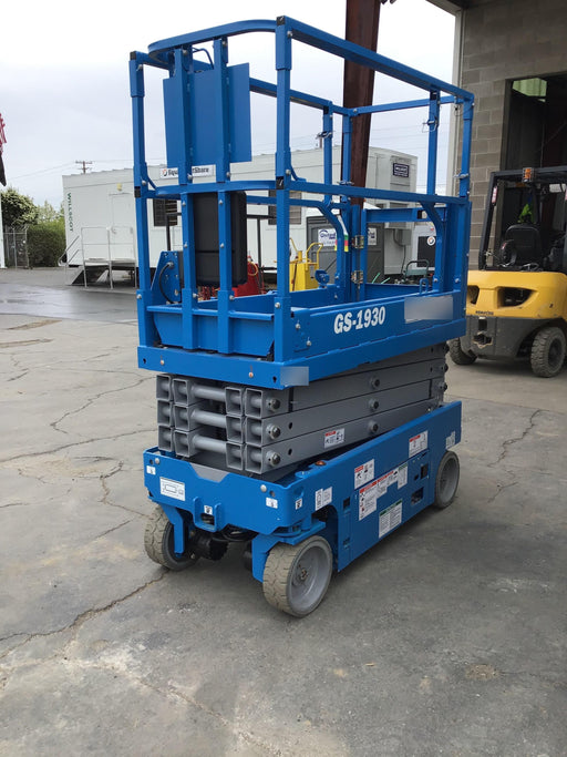 2020 Genie GS-1930 Solid Non Marking Tires, Beacon, Folding rails with half height swing gate, 800W Inverter