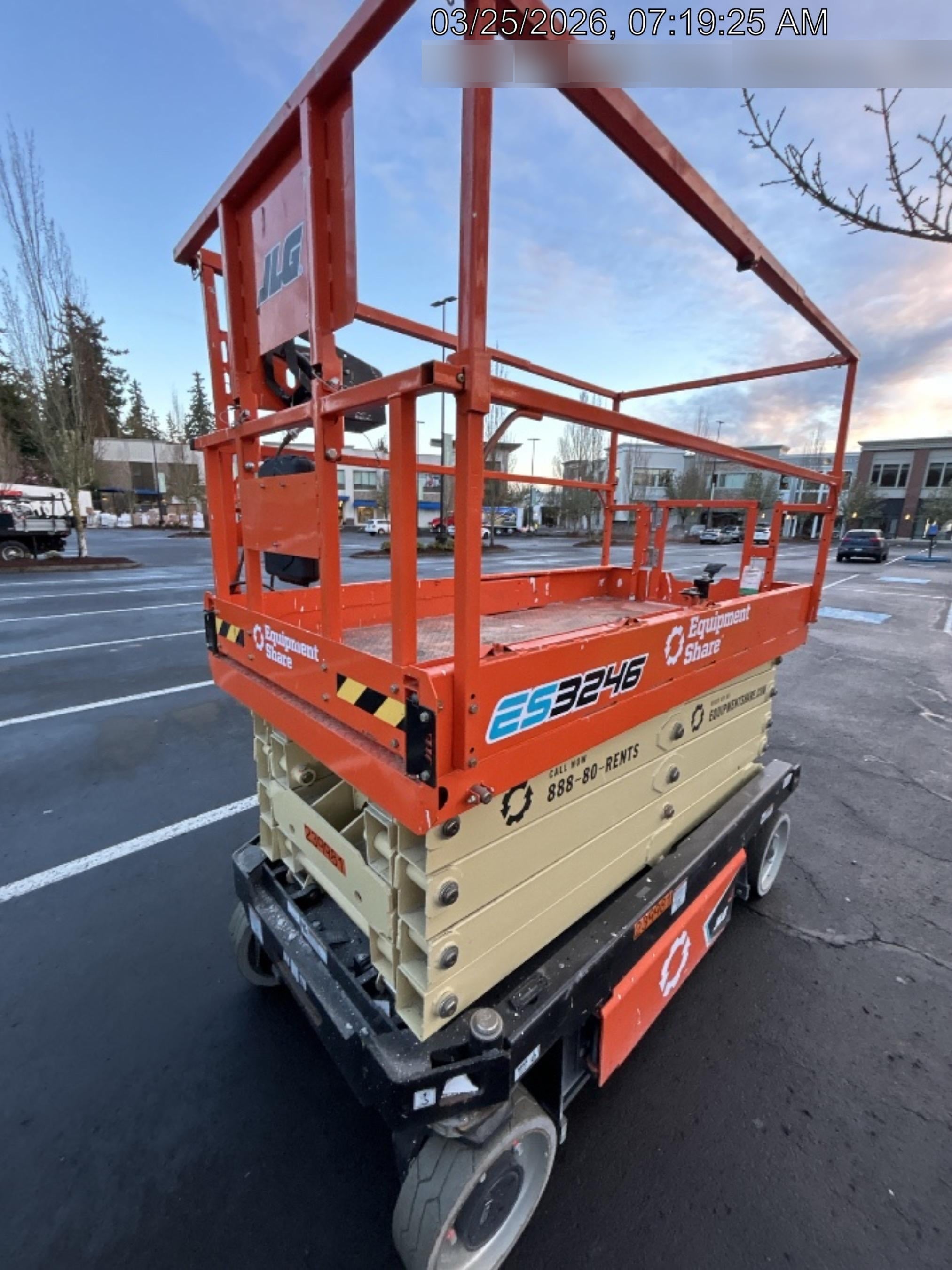 2022 JLG ES3246