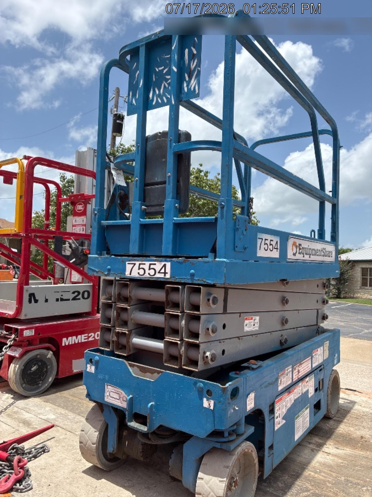 2017 Genie GS-1930 Genie GS-1930 Lift w/Fixed Rail and Chain Entry