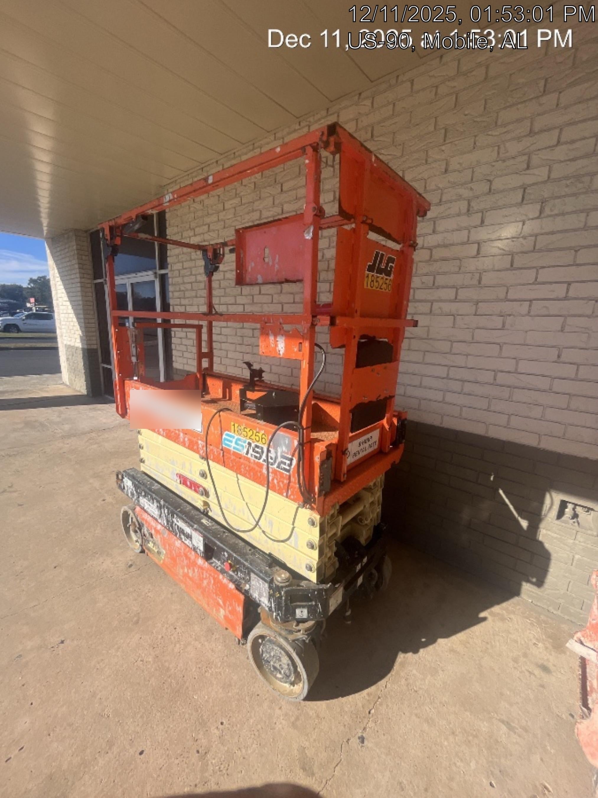 2021 JLG ES1932