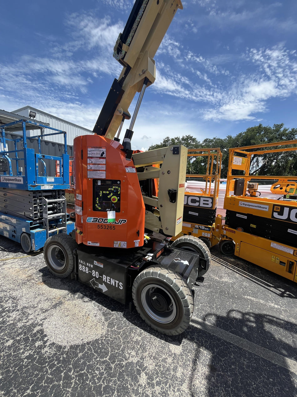 2025 JLG E300AJP