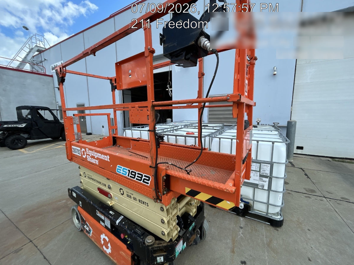 2022 JLG ES1932