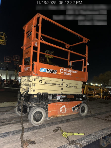 2023 JLG ES1932