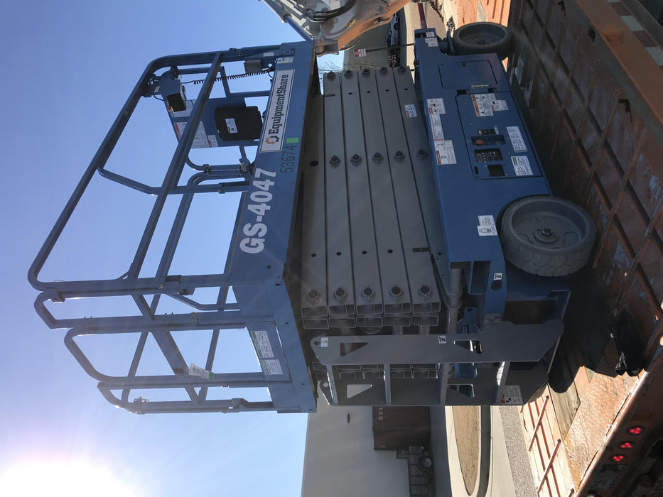 2019 Genie GS-4047 Folding rails with half height swing gate