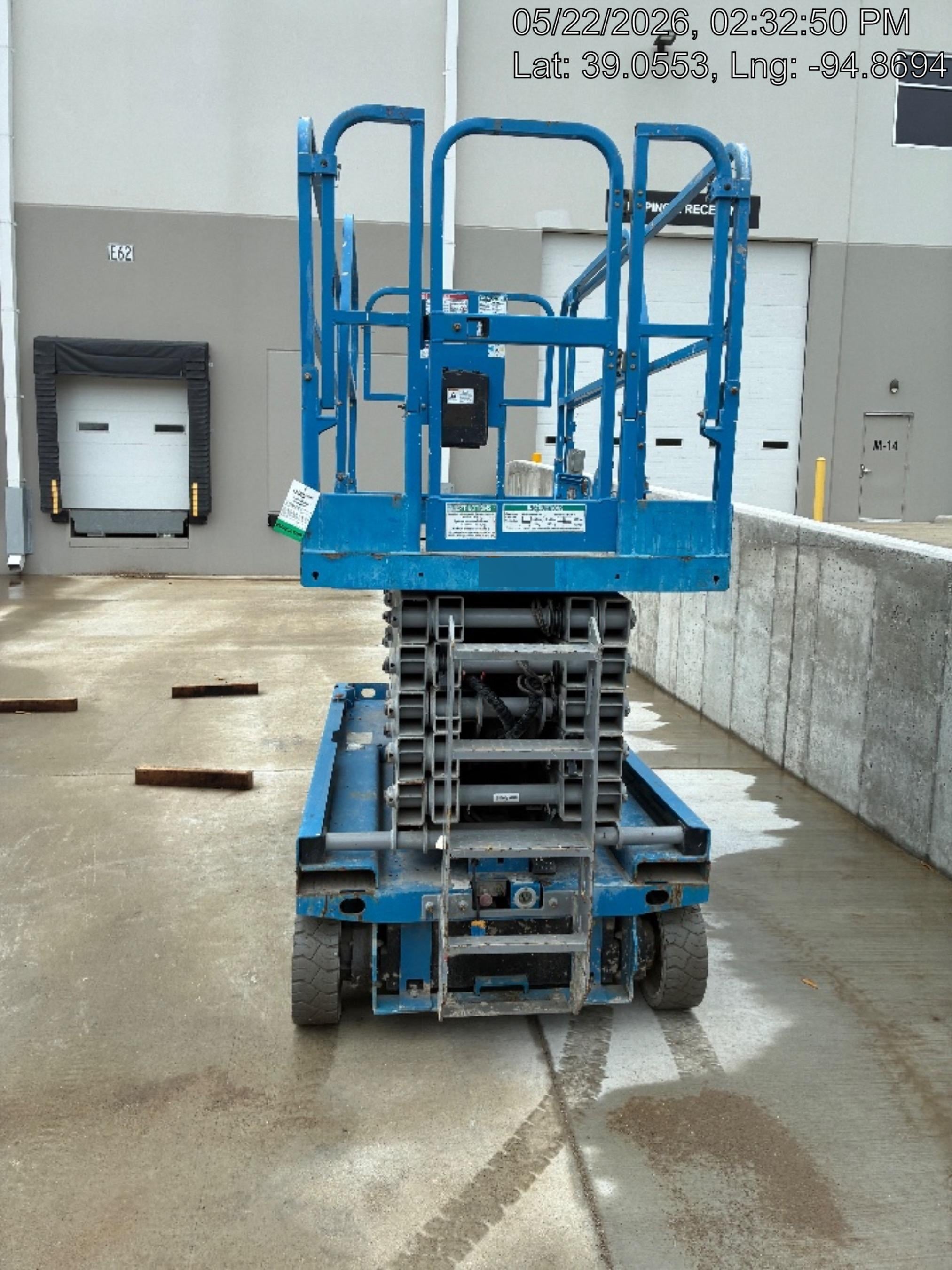2019 Genie GS-4047 Folding rails with half height swing gate