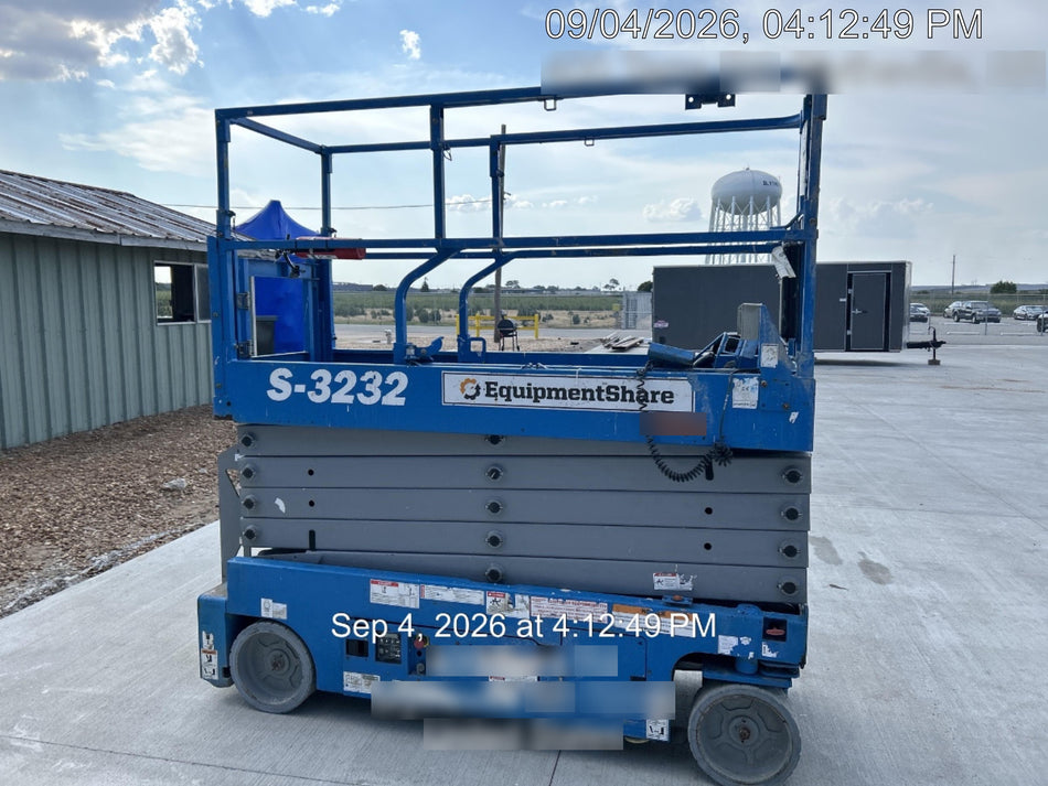 2019 Genie GS-3232 Folding rails with half height swing gate