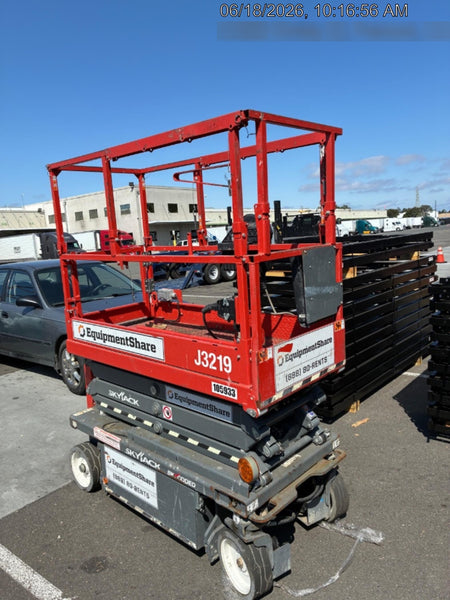 2020 Skyjack SJIII-3219 Solid NM Tires, Half height spring hinged entry gate, Dual Beacons, 800W Inverter