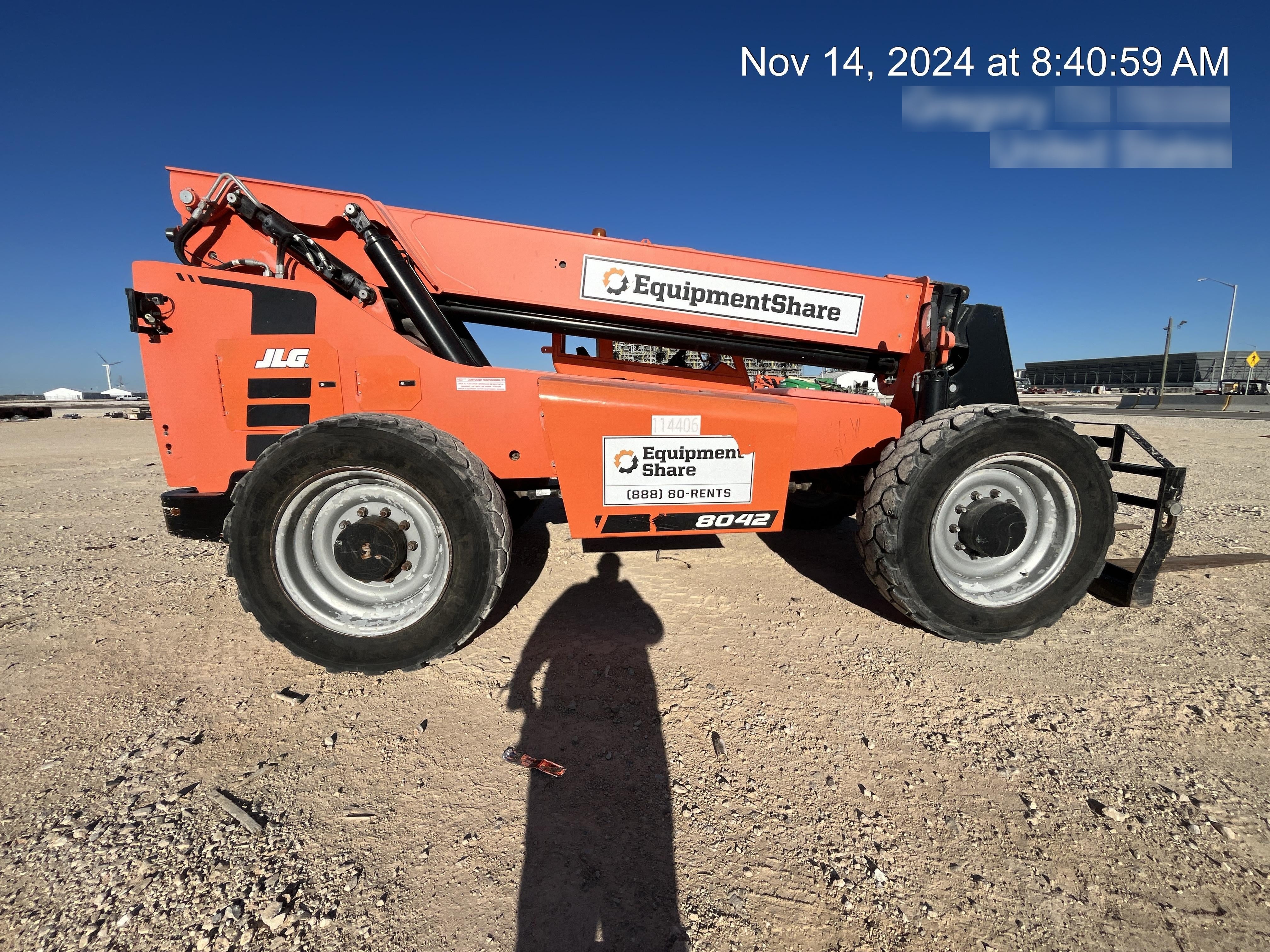 2020 Skytrak 8042 74 Hp, FF Tires, Work Lights, Beacon, Aux Hydraulics, Back up Alarm, Lifting Eye, ES Decals