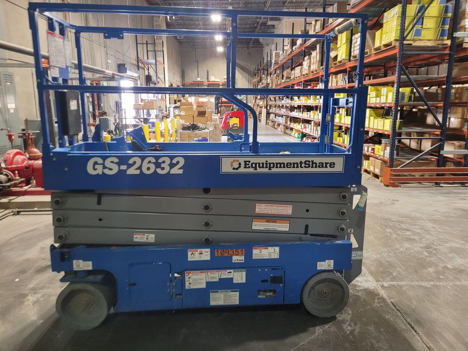 2020 Genie GS-2632 Solid NM Tires, Folding Rails with Half-Height Swing Gate, Beacon