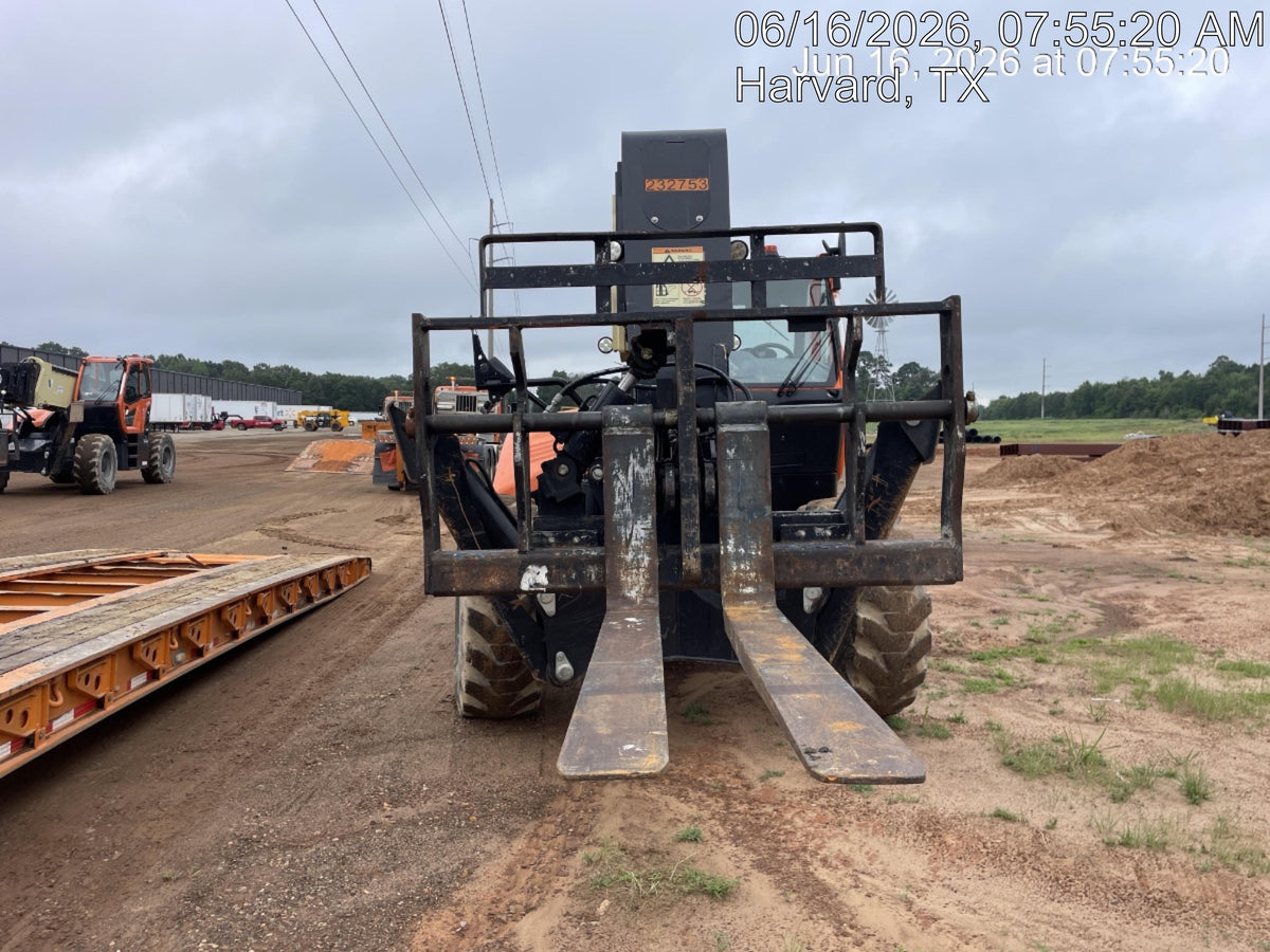 2022 JLG 1075