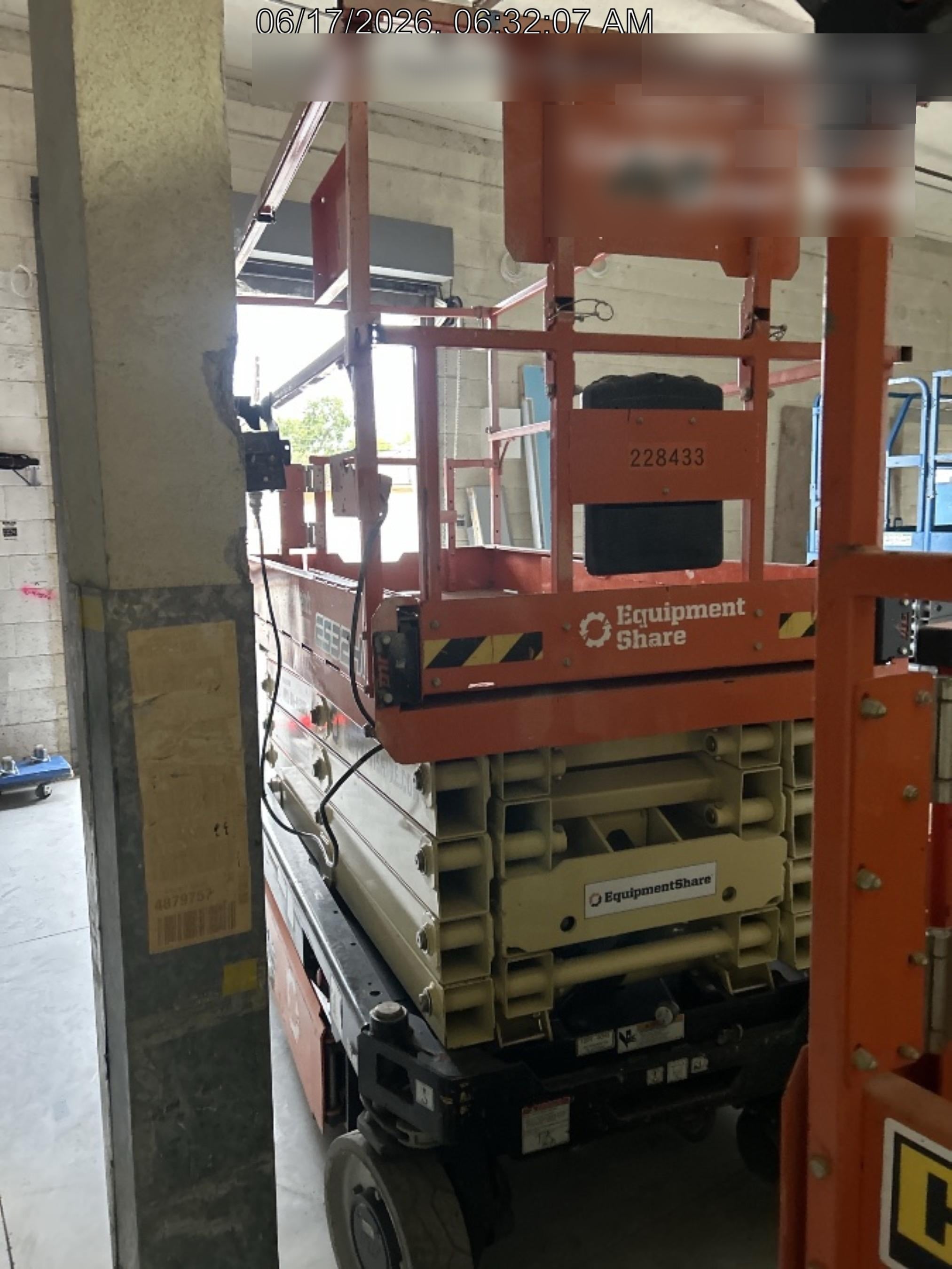 2022 JLG ES3246