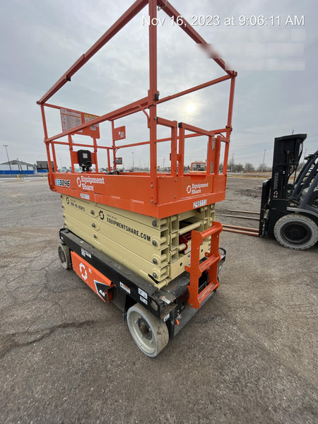 2023 JLG ES3246