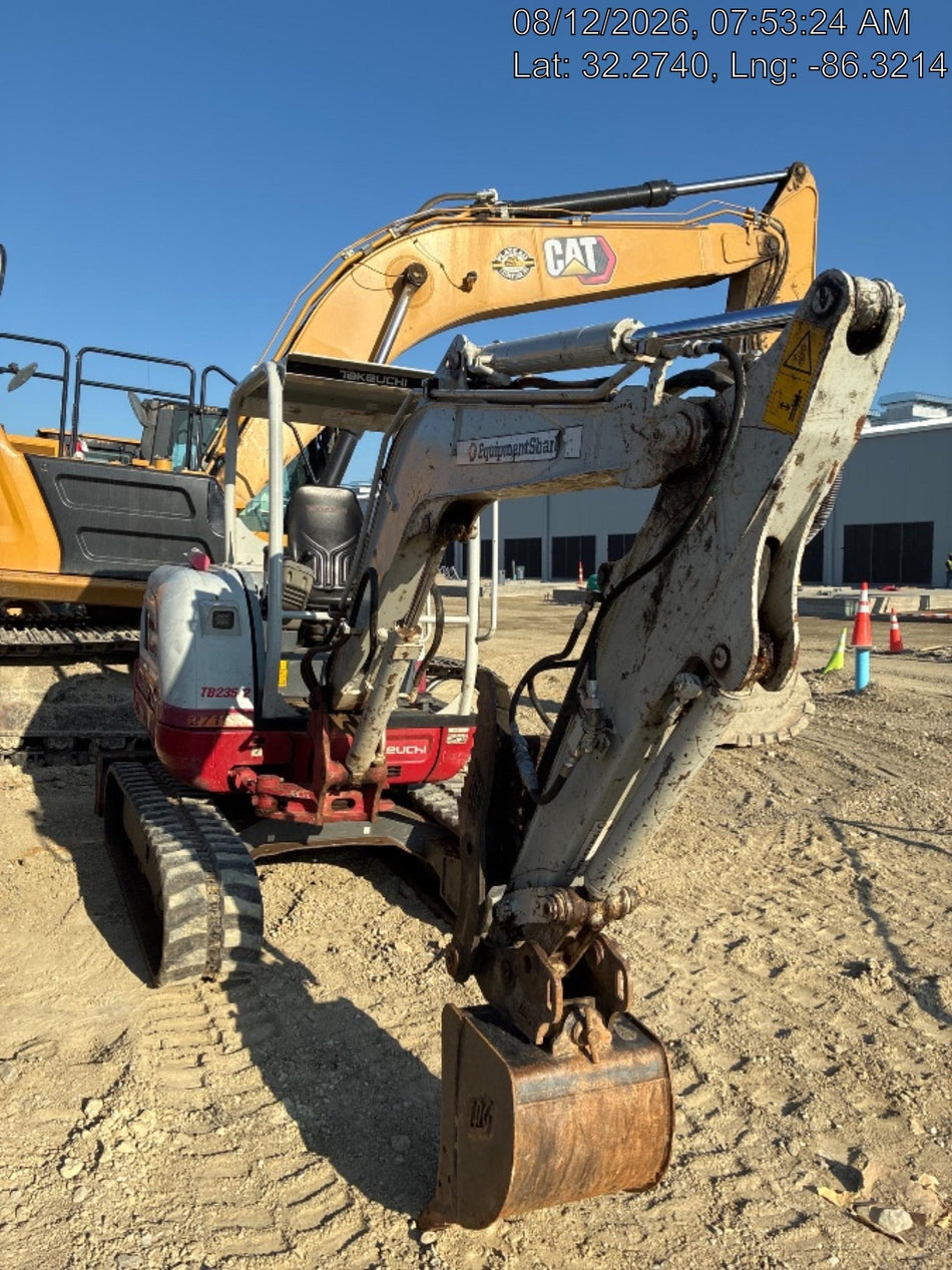 2022 TAKEUCHI TB235-2R