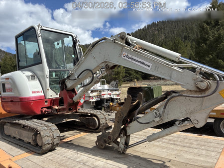 2022 TAKEUCHI TB235-2CR