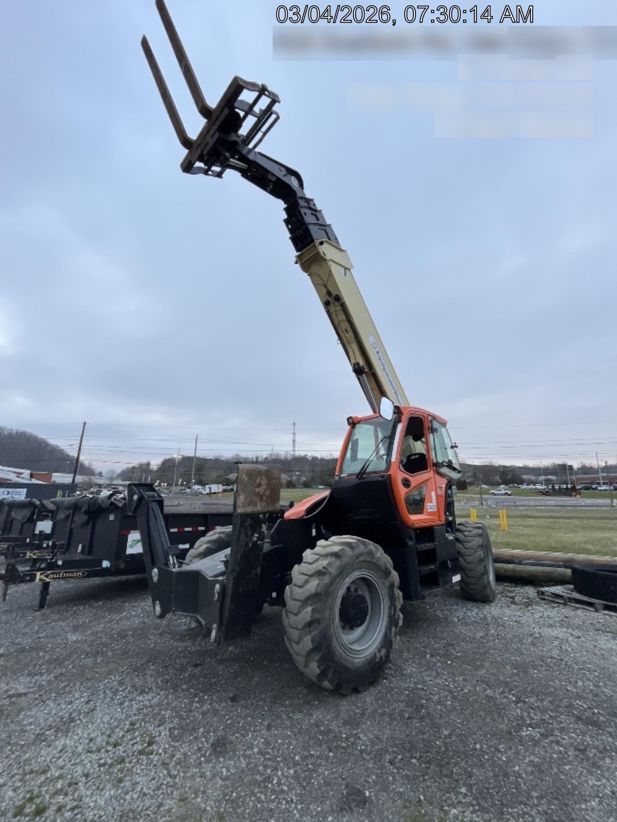 2022 JLG 1075