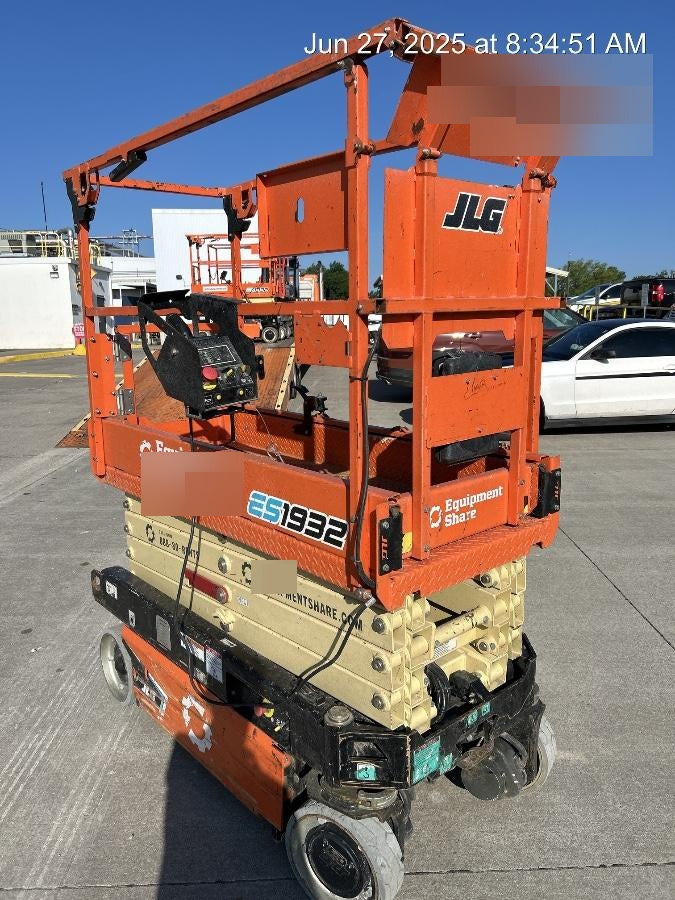 2022 JLG ES1932