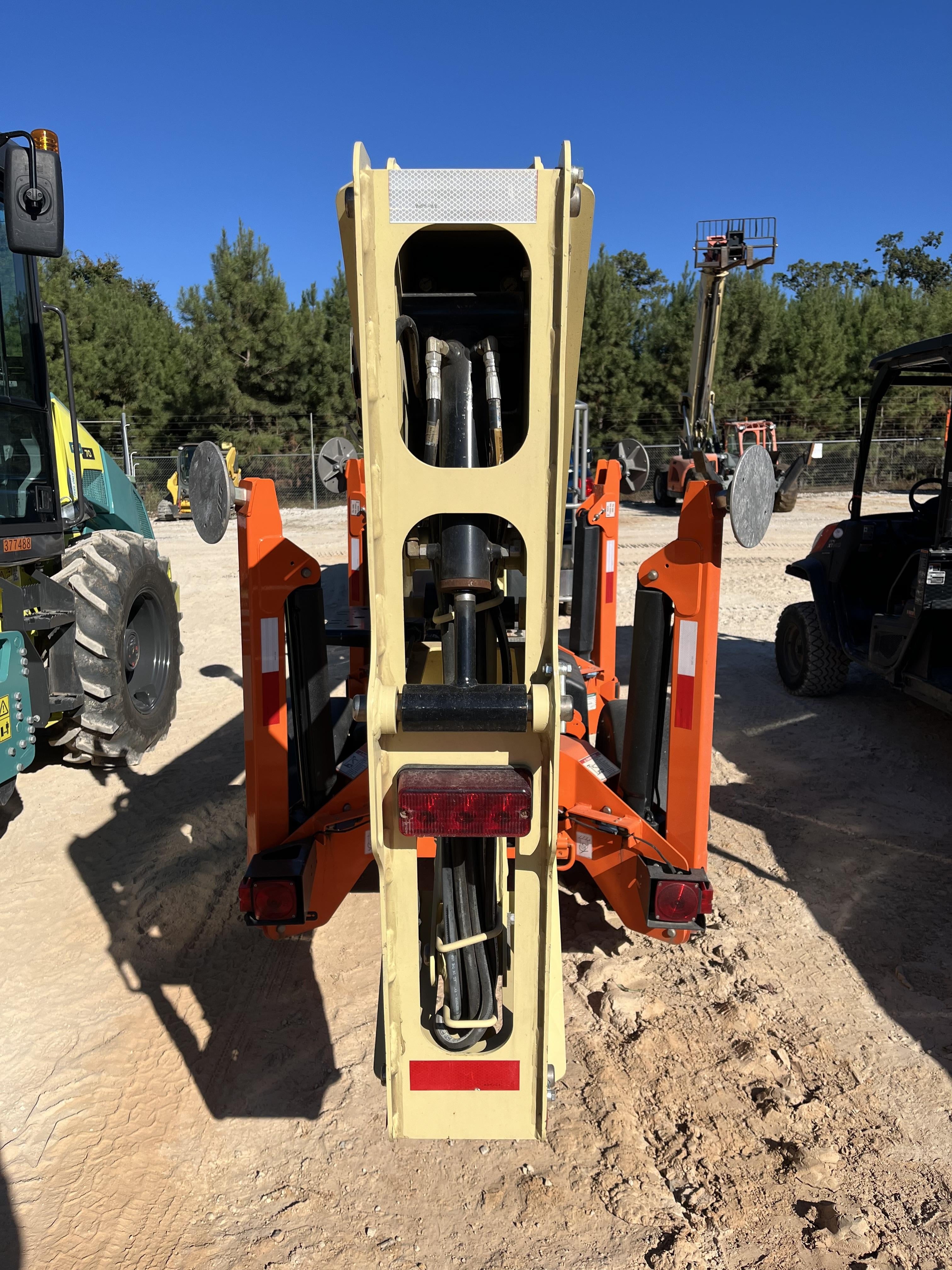 2023 JLG T350