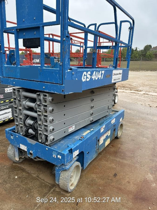 2019 Genie GS-4047 Folding rails with half height swing gate
