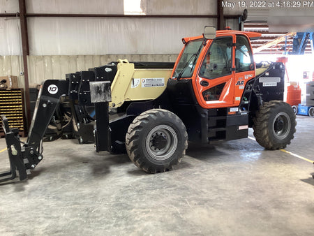 2022 JLG 1075