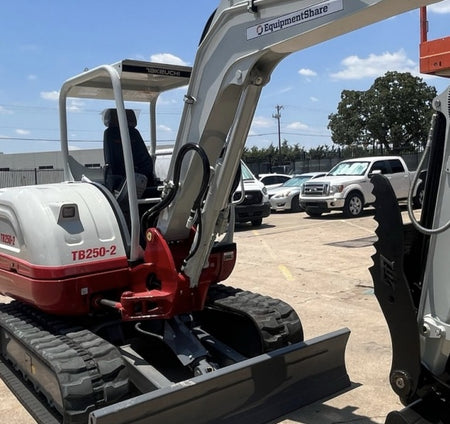 2024 TAKEUCHI TB250-2R