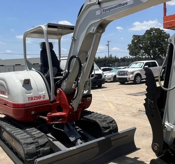 2024 TAKEUCHI TB250-2R