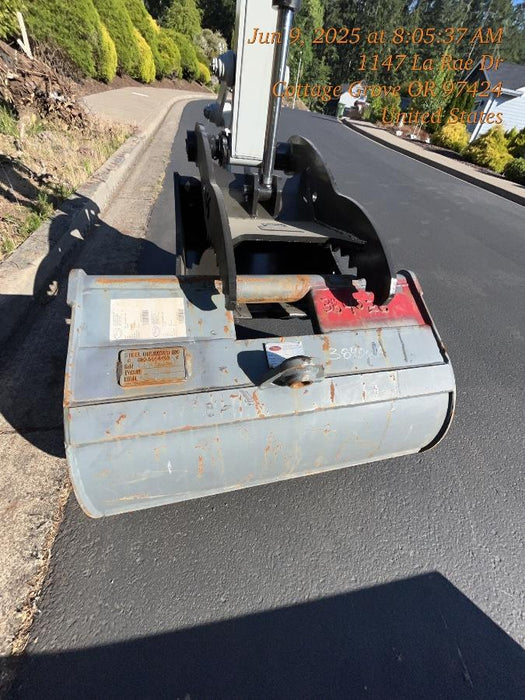 2025 TAKEUCHI 24" Bucket Takeuchi