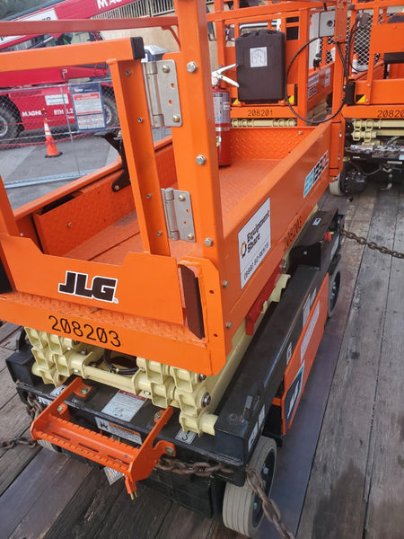 2022 JLG ES1330L