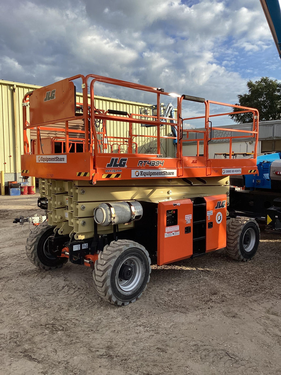 2022 JLG 4394RT