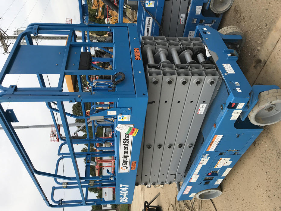 2019 Genie GS-4047 Folding rails with half height swing gate