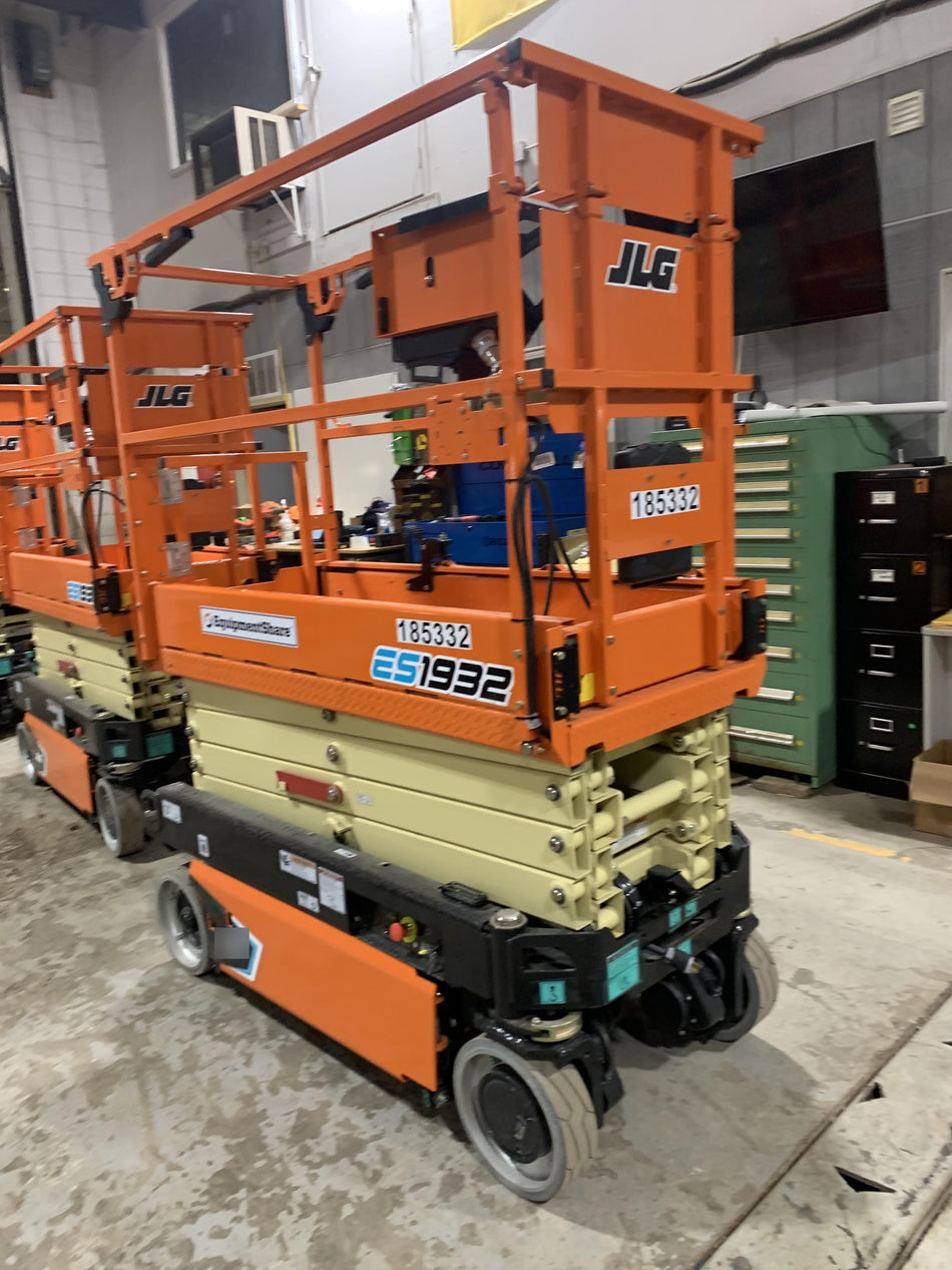 2021 JLG ES1932