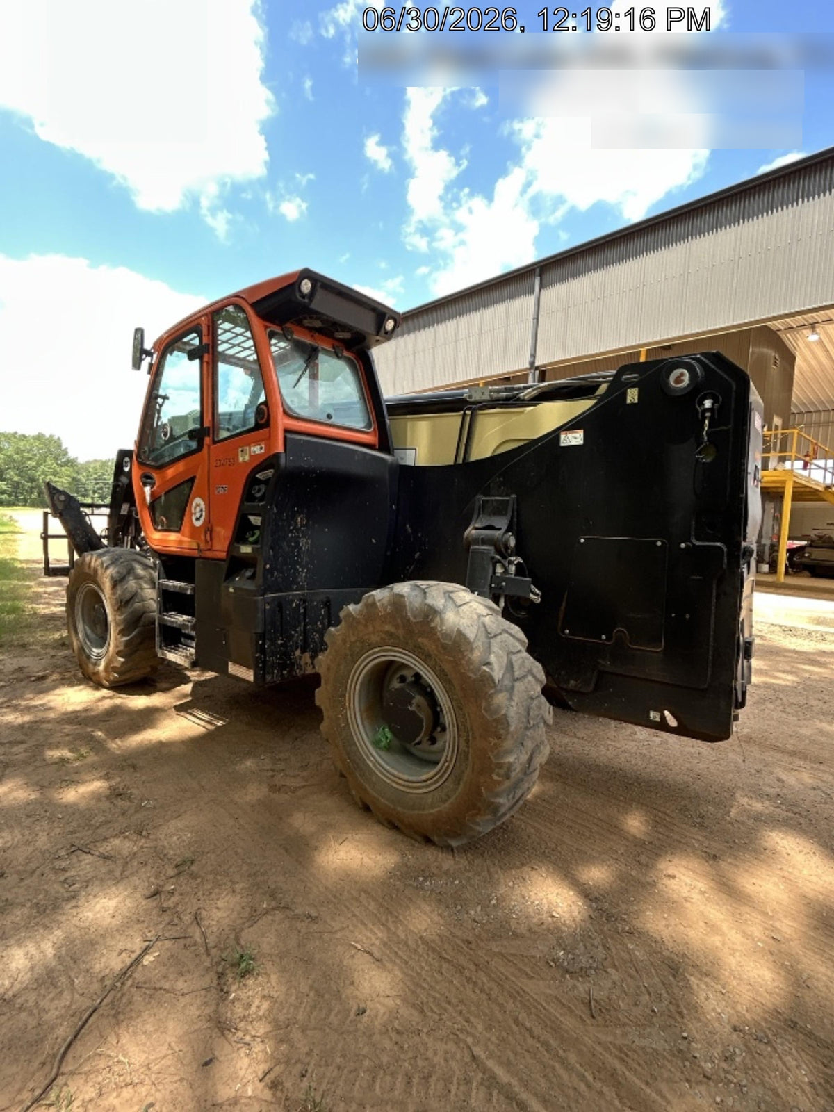 2022 JLG 1075