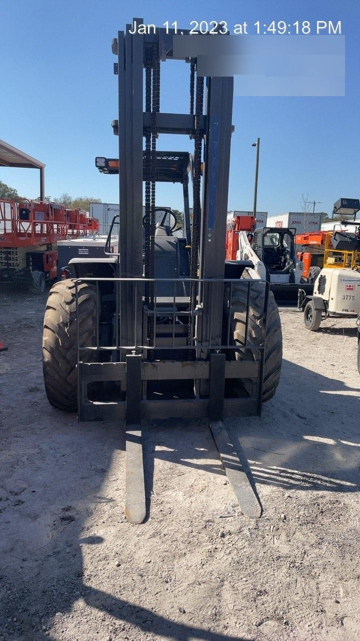 2023 CASE 588H