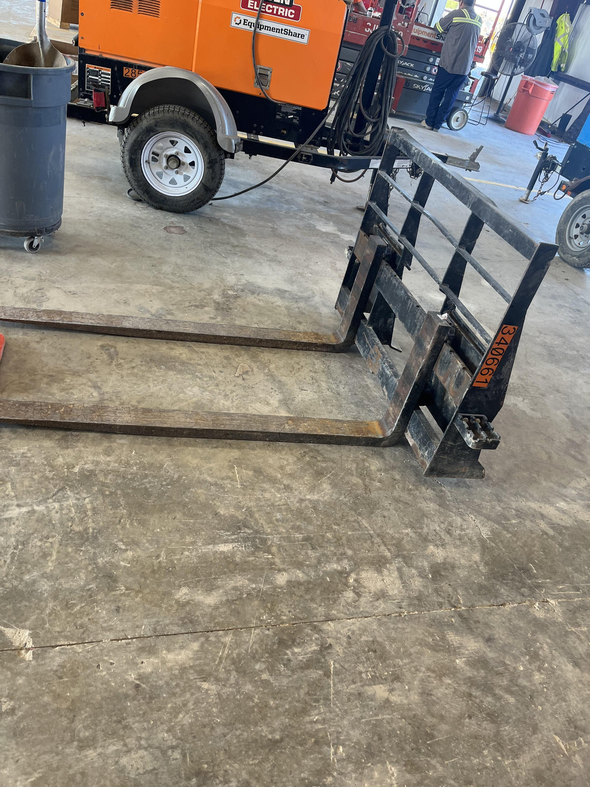 2023 ARROW MATERIAL HANDLING 24" Pallet Fork Frame