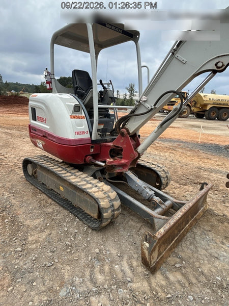2022 TAKEUCHI TB235-2R