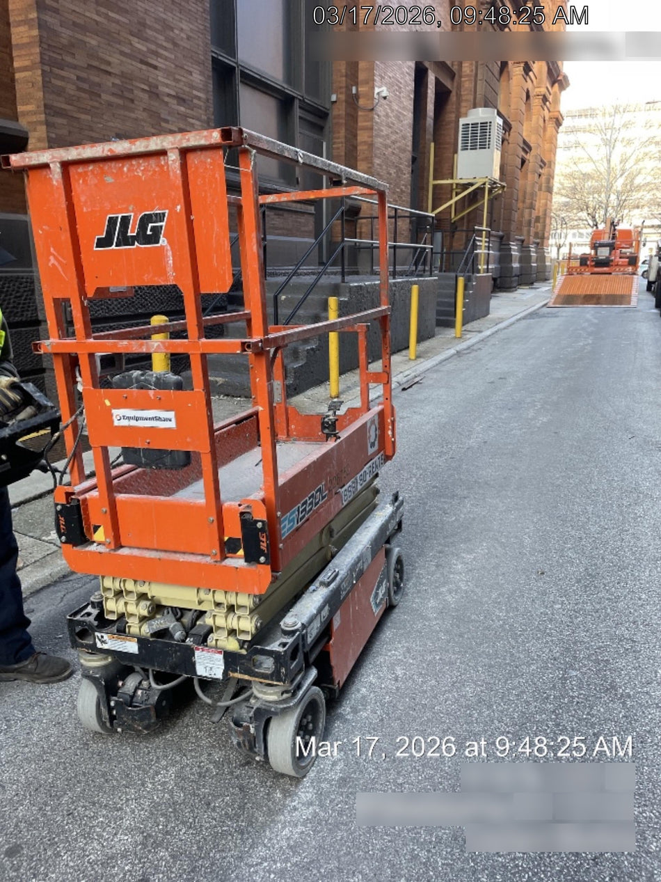 2022 JLG ES1330L